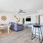 Surfers Paradise Riverfront Apartment