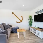 Surfers Paradise Riverfront Apartment