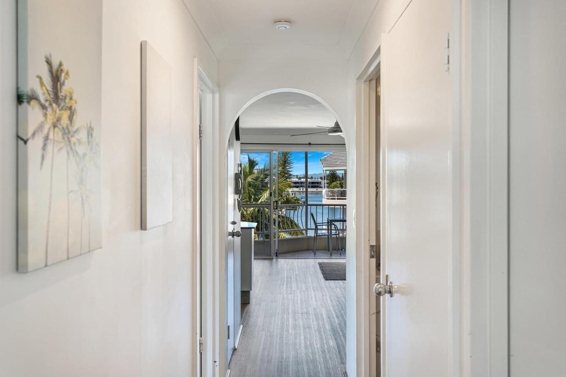 Surfers Paradise Riverfront Apartment Gold Coast