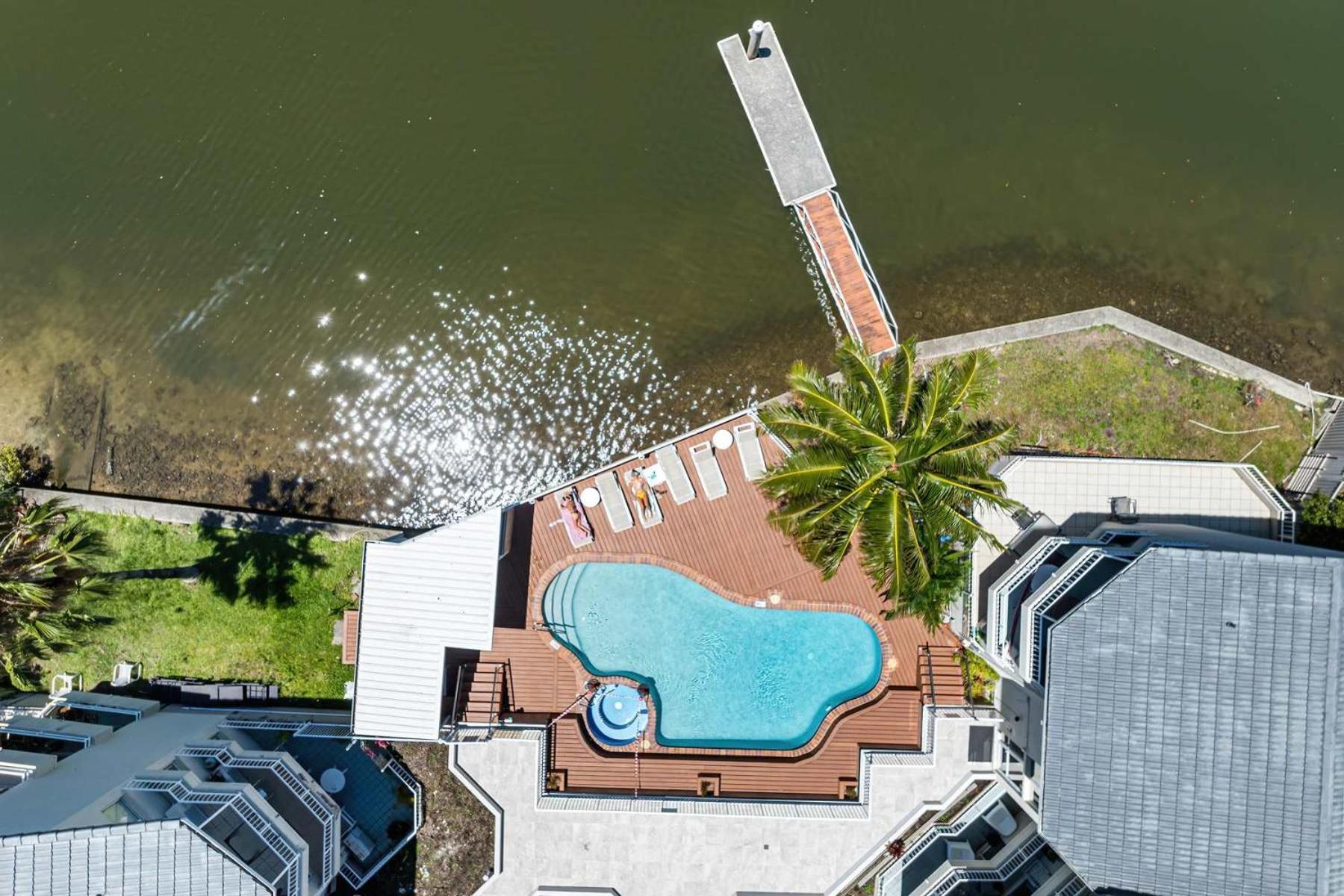Surfers Paradise Riverfront *