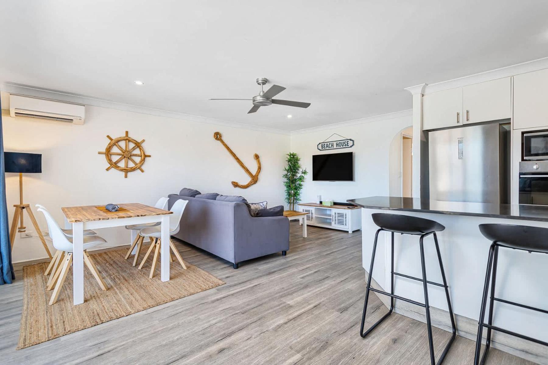 Surfers Paradise Riverfront Apartment Gold Coast
