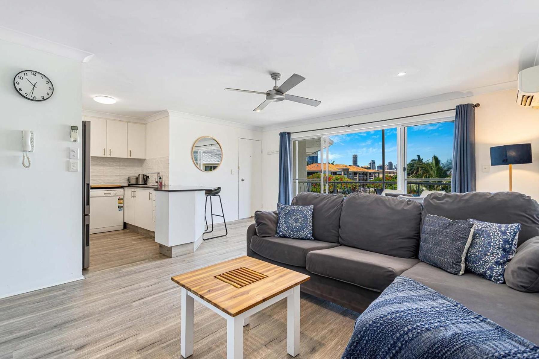 Surfers Paradise Riverfront Apartment