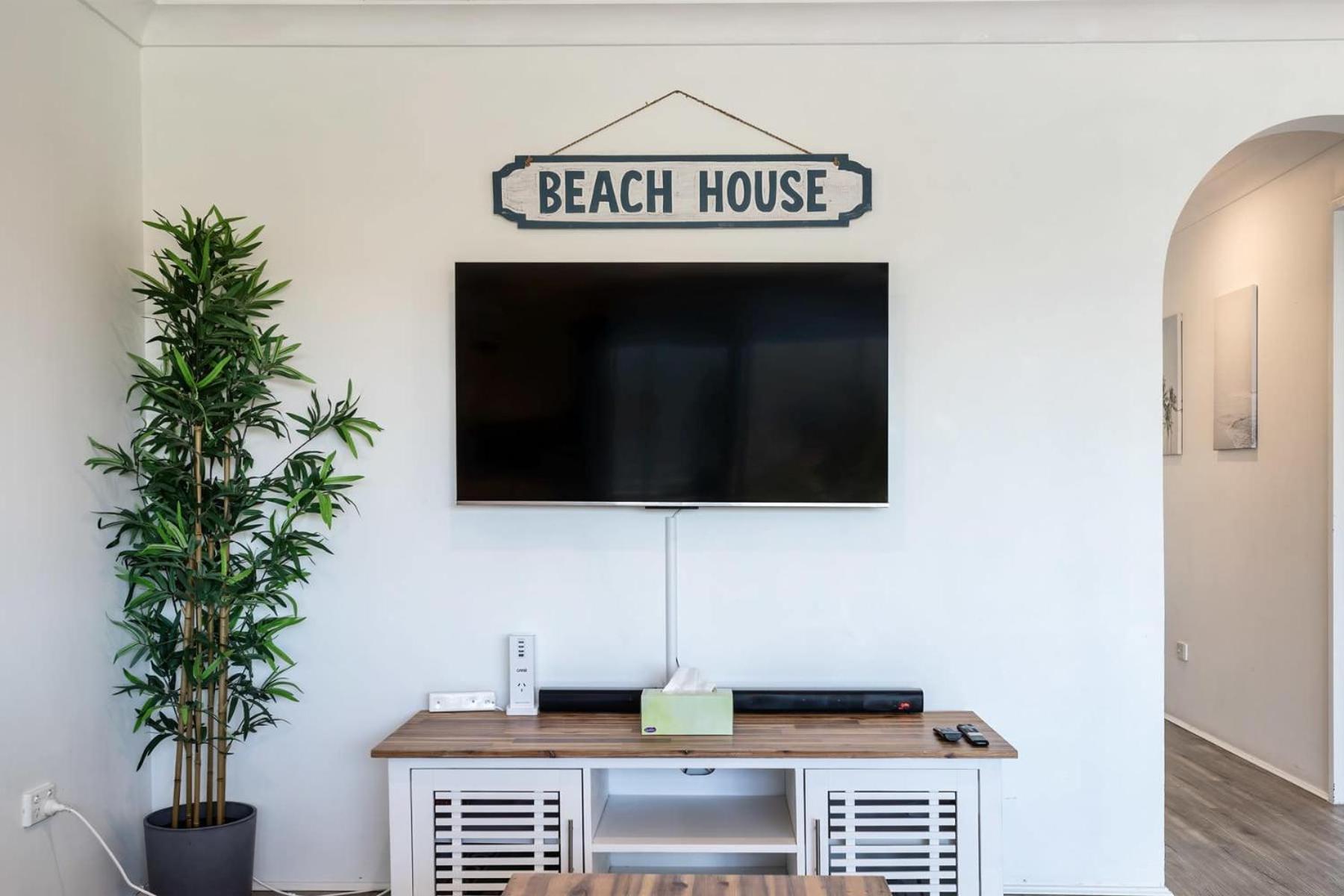 Surfers Paradise Riverfront Apartment Gold Coast